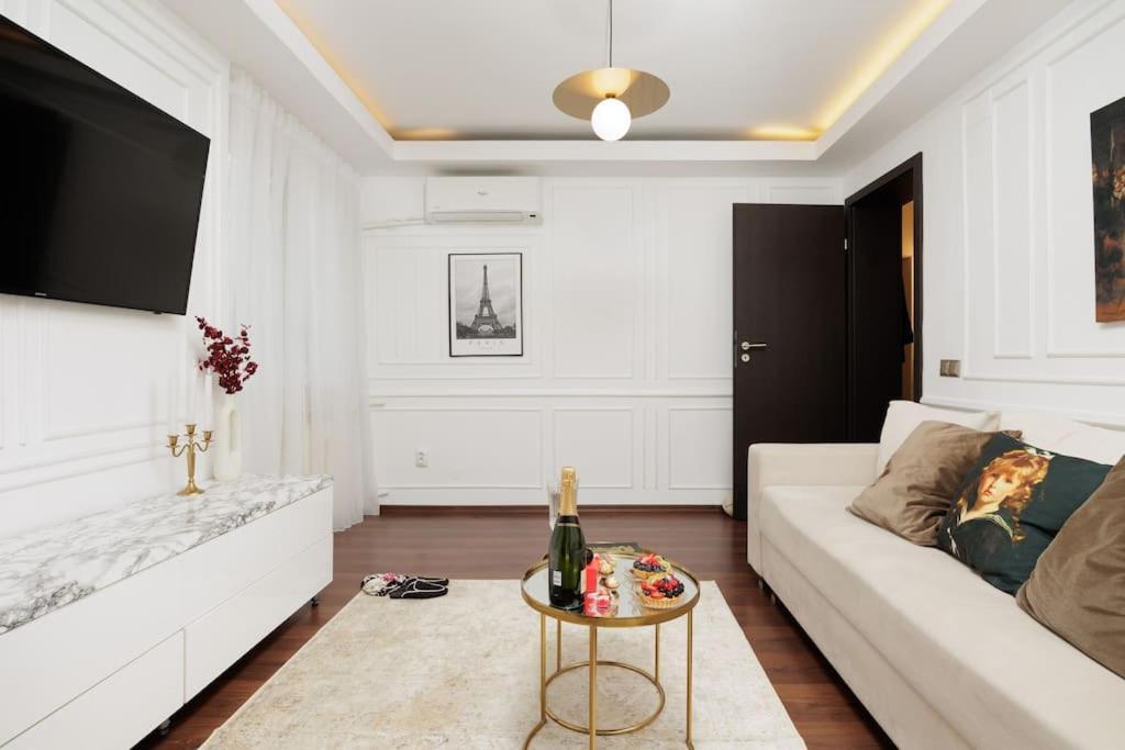 Little Paris Boutique Daire Bükreş Dış mekan fotoğraf